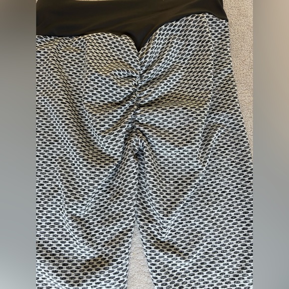 Tik tok leggings that lift your backside - Picture 3 of 3